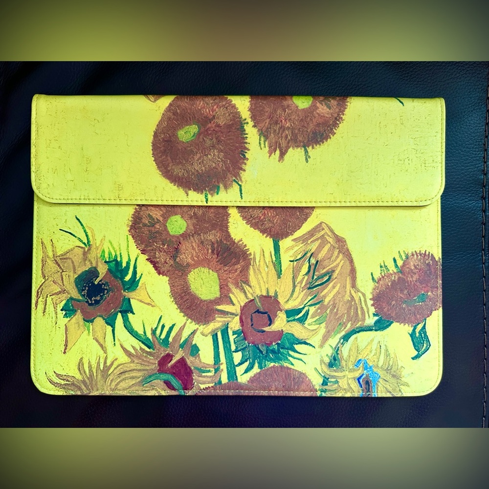 BNWOT Van Gogh Tablet Sheath Case
